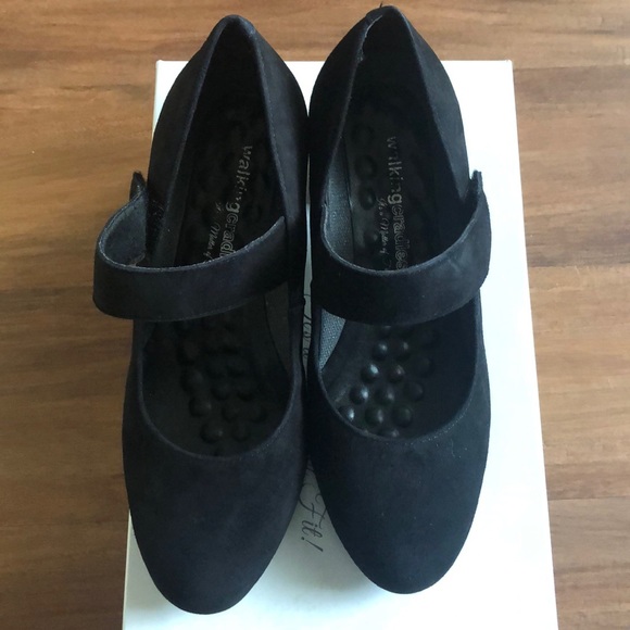 Walking Cradles Mary Janes - Picture 2 of 5